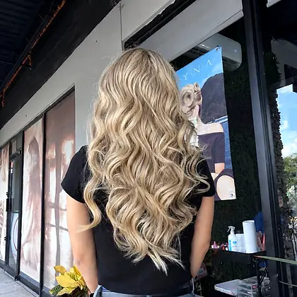 Balayage rubio con ondas