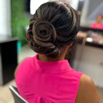Recogido en forma de rosa
